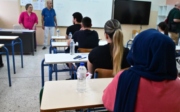 Πανελλαδικές: Οι απαντήσεις στα θέματα που έπεσαν στη Νεοελληνική Γλώσσα και Λογοτεχνία (βίντεο)