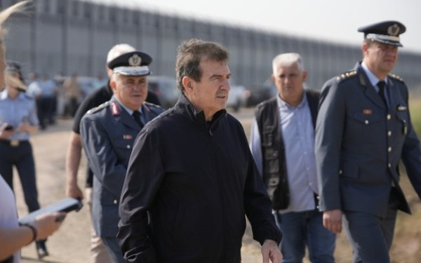 Μ. Χρυσοχοΐδης: Κατασκευάζεται νέο τμήμα στον φράχτη του Έβρου - Ενισχύεται η συνοριοφυλακή (βίντεο)