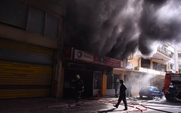 Φωτιά σε συνεργείο στην Ευζώνων: Ο κινηματογράφος Απόλλων διοργανώνει έκτακτη προβολή αλληλεγγύης