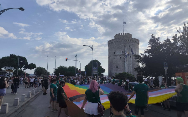 Σε εξέλιξη η παρέλαση του Pride - Γέμισε χρώματα το κέντρο της πόλης