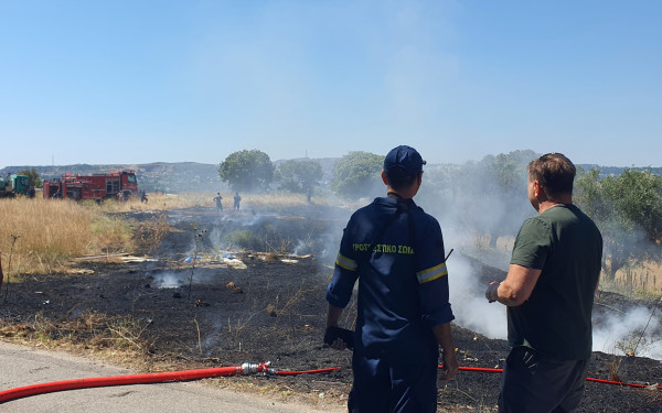 Φωτιά ξέσπασε σε συνοικισμό Πολυτέκνων στη Ρόδο