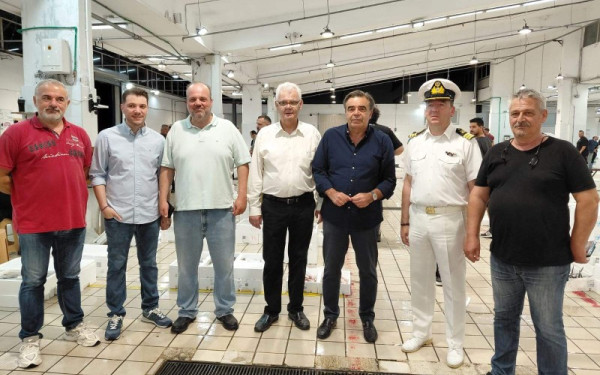 Ιχθυόσκαλα Νέας Μηχανιώνας: Πρωινή «επίσκεψη» Σχοινά στις 4:30 - Επενδύσεις, αλιείς και αιτήματα στο τραπέζι