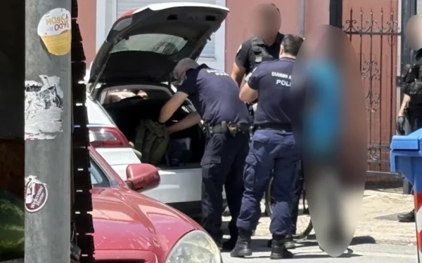 Αναστάτωση στη Λάρισα: Νεαρός κυκλοφορούσε ολόγυμνος στο κέντρο και παρενοχλούσε περαστικούς