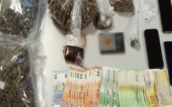 Παρέλαβαν δέμα με ναρκωτικά από τη Θεσσαλονίκη και συνελήφθησαν στη Λάρισα