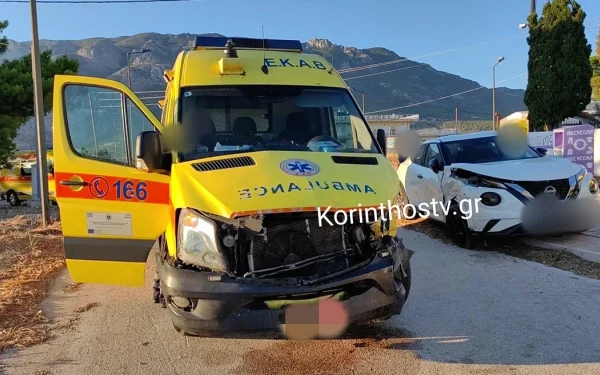 Σοβαρό τροχαίο στο Λουτράκι: Συγκρούστηκε Ι.Χ. αυτοκίνητο με ασθενοφόρο, δύο τραυματίες