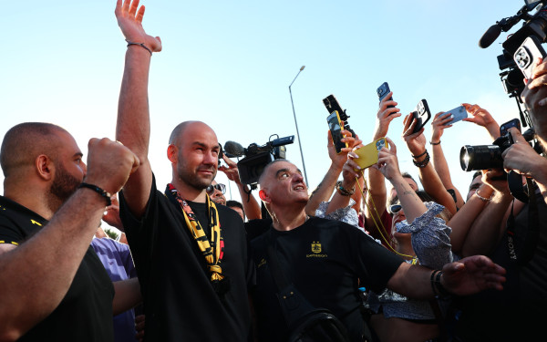 Μπάσκετ: Αυτοκρατορική υποδοχή στον Βασίλη Σπανούλη από χιλιάδες φίλους του Άρη (βίντεο)
