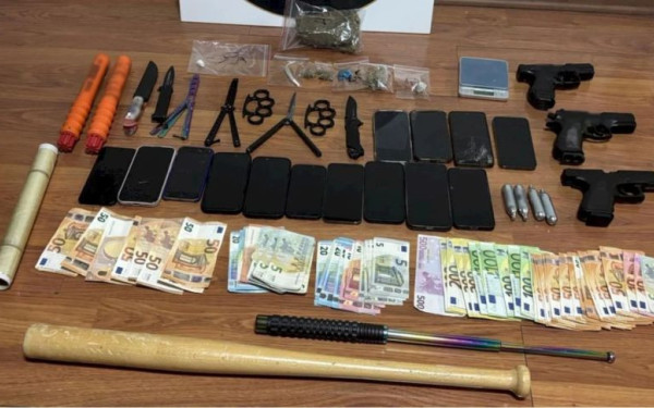 Αττική - Κύκλωμα ναρκωτικών στα Βόρεια Προάστια: Προφυλακίστηκαν επτά κατηγορούμενοι - Διαφεύγει ο 21χρονος φερόμενος αρχηγός