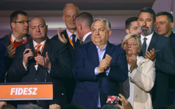Όρμπαν: Θρίαμβος στην επανεκλογή στο Fidesz παρά τη βαριά εκλογική ήττα