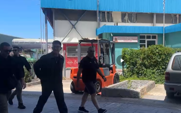 Μπάσκετ: Εν μέσω χειροκροτημάτων και συνθημάτων έφτασε ο Σιάο στο Αλεξάνδρειο