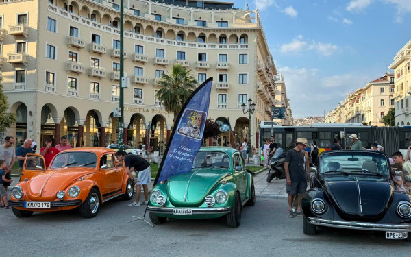 Θεσσαλονίκη: Μηχανοκίνητα σκαθάρια «ξεχύθηκαν» στην πλατεία Αριστοτέλους