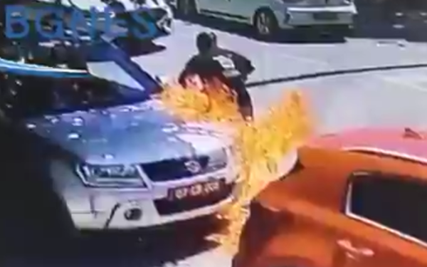 Σκόπια: Πυρπολήθηκε όχημα με βουλγαρικές διπλωματικές πινακίδες (βίντεο)
