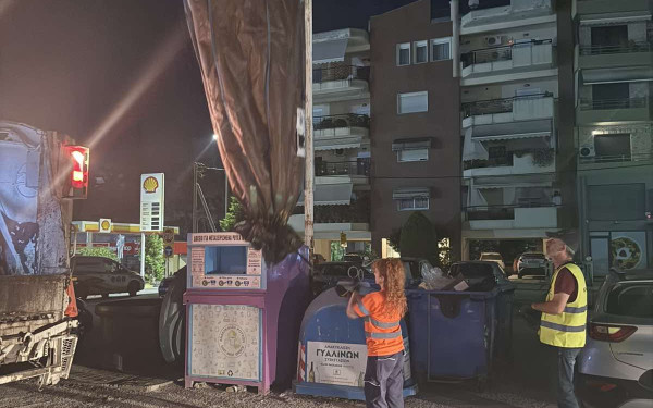 Καλαμαριά: Συνεχίζεται καθημερινά το πλύσιμο και η απολύμανση των κάδων