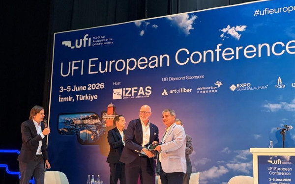 Ειδική Τιμητική Διάκριση από την UFI στον Αντιπρόεδρο του ΣΟΚΕΕ, Δρ Κυριάκο Ποζρικίδη