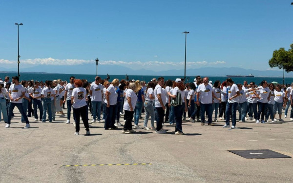 Η Θεσσαλονίκη μπαίνει στο βιβλίο με τα ρεκόρ Γκίνες, χορεύοντας ζεϊμπεκικο (βίντεο)