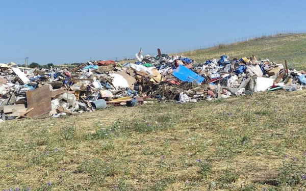 Χαλκιδική: Μετέτρεψε αγροτεμάχια σε παράνομες χωματερές - Χειροπέδες σε 59χρονο για απόρριψη αποβλήτων