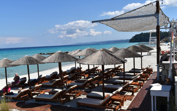 Afrodite Beach Bar-Restaurant: Ένας αγαπημένος προορισμός στην Καλλιθέα από το 1988