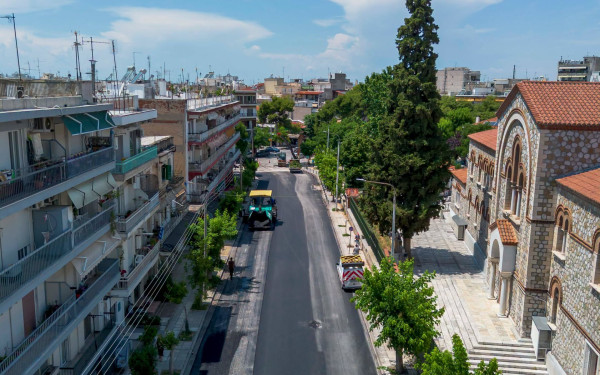 Θεσσαλονίκη: Συνεχίζονται οι δημοτικές ασφαλτοστρώσεις - Επέστρεψαν τα συνεργεία στους εμπορικούς άξονες