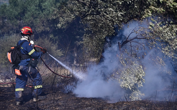 Στο «κόκκινο»  το πολιτικό θερμόμετρο  με φόντο την πυροπροστασία