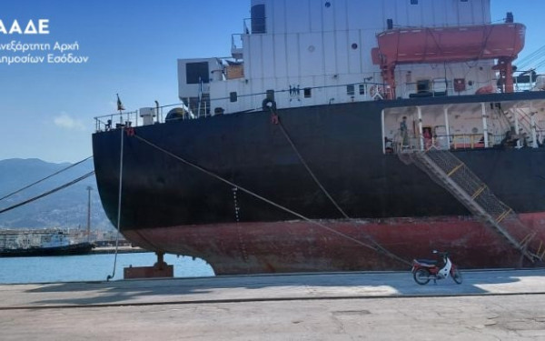 ΑΑΔΕ: «Στοπ» σε πλοίο στο λιμάνι του Βόλου με 12.300 λίτρα λαθραίων καυσίμων