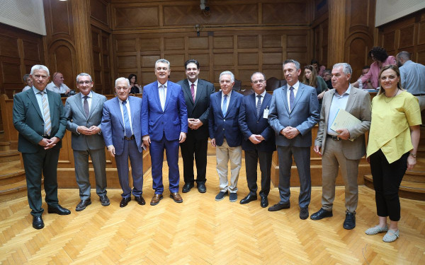 Κώδικας αυτοδιοίκησης: Έγινε νόμος και φέρνει τα πάνω-κάτω σε εκλογές, πόρους και ακίνητα