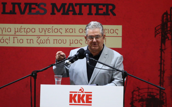 Κουτσούμπας από Θεσσαλονίκη: «Ακήρυχτος πόλεμος με θύματα μόνο τους εργαζόμενους η κατάσταση στους χώρους δουλειάς»
