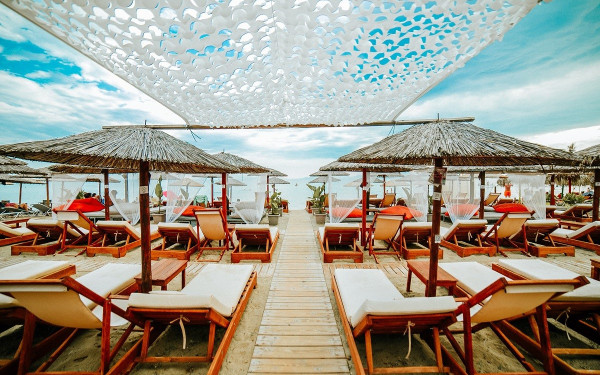 Medusa Seaside Bar: Η νέα καλοκαιρινή εμπειρία στη Βεργιά Χαλκιδικής