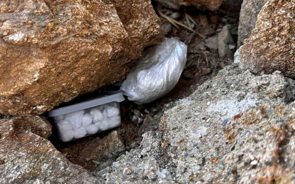 Χειροπέδες σε έναν 31χρονο στη Μύκονο με υπαίθριες «καβάτζες» ναρκωτικών - Κοκαΐνη και κάνναβη στην κατοχή του