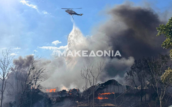 Θεσσαλονίκη: Διάσπαρτες εστίες στην πυρκαγιά στο Ωραιόκαστρο - Το επίκεντρο της προσοχής σε 2 εργοστάσια