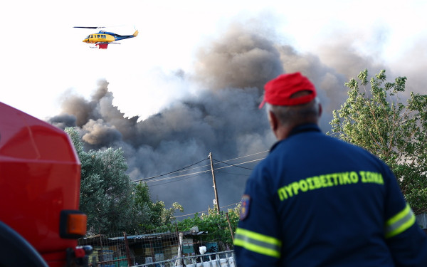 Θεσσαλονίκη: Μαίνεται η πυρκαγιά στο Ωραιόκαστρο - Ξεκίνησαν ρίψεις νερού από αέρος