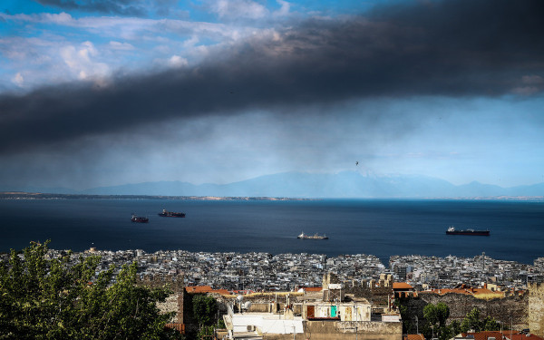 Πέπλο τοξικού νέφους έχει καλύψει τη Θεσσαλονίκη - Οδηγία για κλειστά παράθυρα και πόρτες