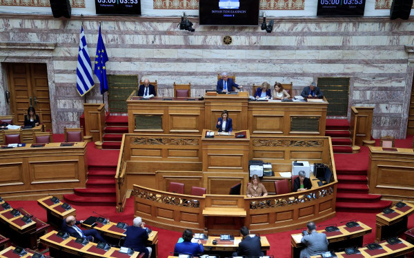 Βουλή: Στην Ολομέλεια με διαφωνίες το νομοσχέδιο για τις αγωγές SLAPP και τη συμμόρφωση της Διοίκησης
