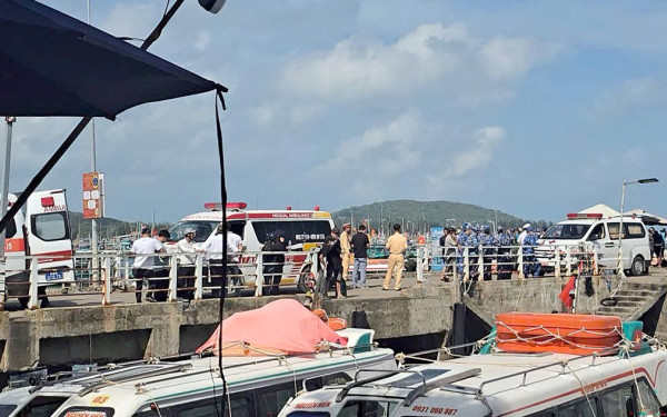 Βιετνάμ: 15 νεκροί Ινδοί τουρίστες από ανατροπή σκάφους (βίντεο)