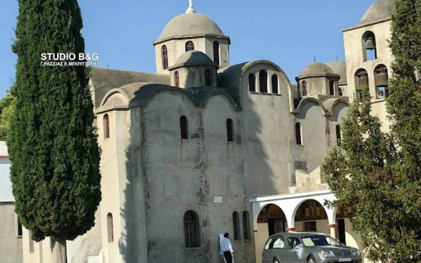 «Ύστατο χαίρε» στον 20χρονο Θοδωρή - Σε κλίμα βαθιάς οδύνης η κηδεία στο Άργος (βίντεο)