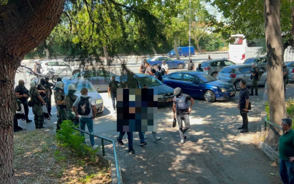 Θεσσαλονίκη: Στα δικαστήρια για να απολογηθούν οι 3 κατηγορούμενοι της φονικής εμπρηστικής επίθεσης στο σπίτι της Νέστορα (βίντεο)