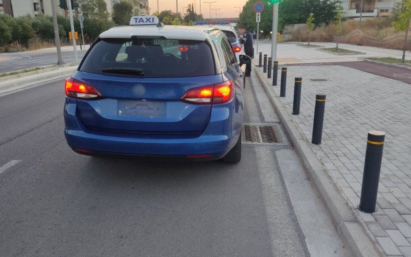Τροχαία Θεσσαλονίκης: «Σαφάρι» στα ταξί στον Νέο Σιδηροδρομικό Σταθμό - 26 «καμπάνες» σε τρεις ημέρες
