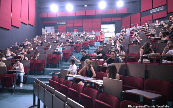 Ψηφιακό «άλμα» στο ΑΠΘ: «Τέλος» στο χαρτί με 2.730 tablets - Η νέα ψηφιακή εποχή στις εξετάσεις των φοιτητών