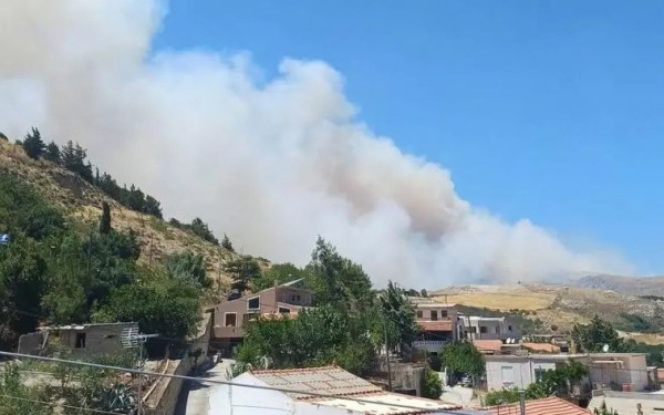 Μάχη με τις φλόγες στο Μελιδοχώρι Ηρακλείου - Εκκενώθηκαν προληπτικά δύο οικισμοί μέσω 112