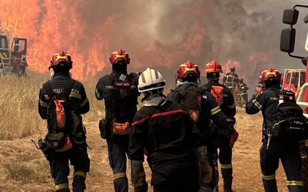 Στην πρώτη γραμμή της Γαλλίας οι Έλληνες δασοπυροσβέστες - Bίντεο από τη μάχη με τις φλόγες