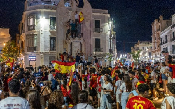 Ανήλικος στην Ισπανία σκοτώθηκε μετά τους πανηγυρισμούς του Παγκοσμίου Κυπέλλου - Κατέρρευσε σιντριβάνι