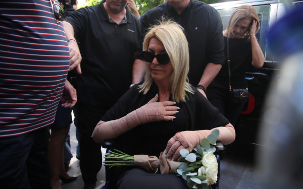 Το μήνυμα της Αφροδίτης Νέστορα για τις συλλήψεις μετά τη δολοφονία της μητέρας της: «Θέλουμε μια δίκαιη δίκη, δεν θέλουμε να καεί η Θεσσαλονίκη»