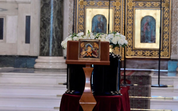 Μάρω Κοντού: Συγγενείς, φίλοι και πλήθος κόσμου αποχαιρετά για τελευταία φορά τη μεγάλη κυρία του κινηματογράφου