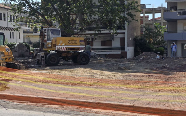 Οστά και κεραμικά αντικείμενα βρέθηκαν στην Κοζάνη κατά τη διάρκεια εργασιών ανάπλασης της πλατείας Αλώνια