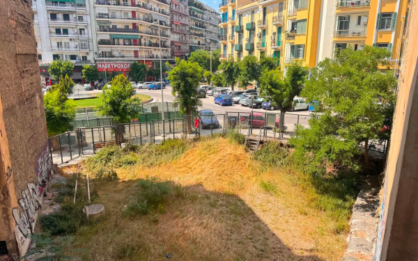 Θεσσαλονίκη: Στο φως ο κρυμμένος Ναός της Αφροδίτης – Ξεκινούν οι εργασίες ανάδειξης στην Πλατεία Αντιγονιδών