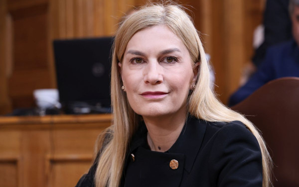 Έγραψαν συνθήματα στο γραφείο και στο σπίτι της υφυποργού Μετανάστευσης, Σ. Βολουδάκη - «Δεν φοβάμαι» διαμηνύει η ίδια
