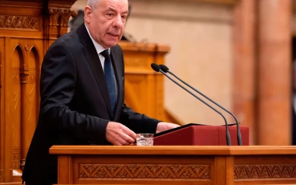 Ουγγαρία: Ο πρόεδρος Σούλιοκ υπέγραψε τη συνταγματική μεταρρύθμιση με την οποία τερματίζεται η θητεία του