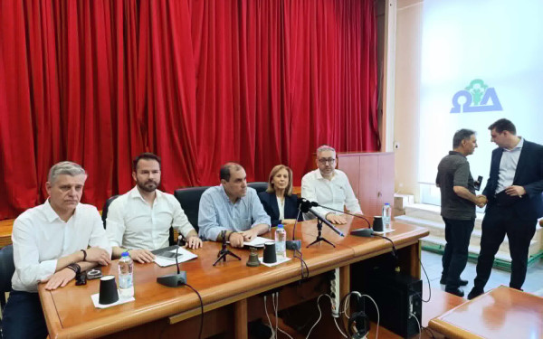 Κατσαφάδος για τη φωτιά στο Ωραιόκαστρο: Δεν θα μείνει κανείς αβοήθητος, οι πληγέντες θα αποζημιωθούν - Άρχισε η καταγραφή των ζημιών στα κτίρια