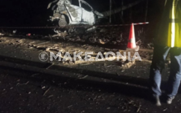 Θεσσαλονίκη: Σοκάρουν οι φωτογραφίες από το θανατηφόρο τροχαίο στο Ωραιόκαστρο - Κάηκε ολοσχερώς το αυτοκίνητο