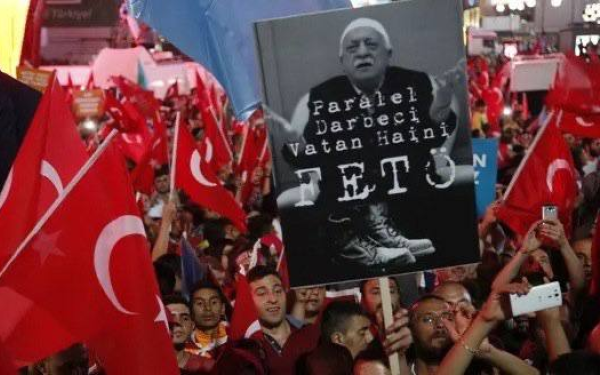 Τουρκία: Μπαράζ σχεδόν 1.000 συλλήψεων για το δίκτυο Γκιουλέν 10 χρόνια μετά το πραξικόπημα