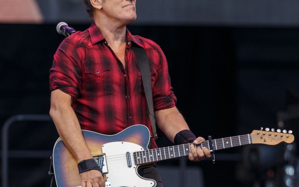 ΗΠΑ: Ο Μπρους Σπρίνγκστιν στον προεκλογικό αγώνα στο πλευρό Ομπάμα και Χάρις