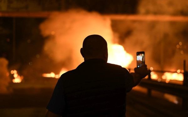 Άγρια επεισόδια έξω από το ΑΠΘ: Κοντάρια, μολότοφ, ναρκωτικά και αντιασφυξιογόνες μάσκες βρήκαν οι αστυνομικοί